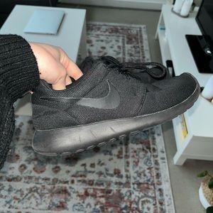 Nike Roche - women’s size 8.5